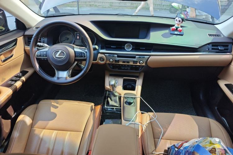 Used Lexus ES 2015 200 Elite Edition Center Console