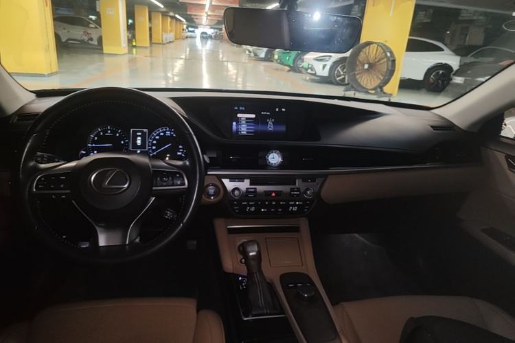 Used Lexus ES 2015 200 Elite Edition Center Console