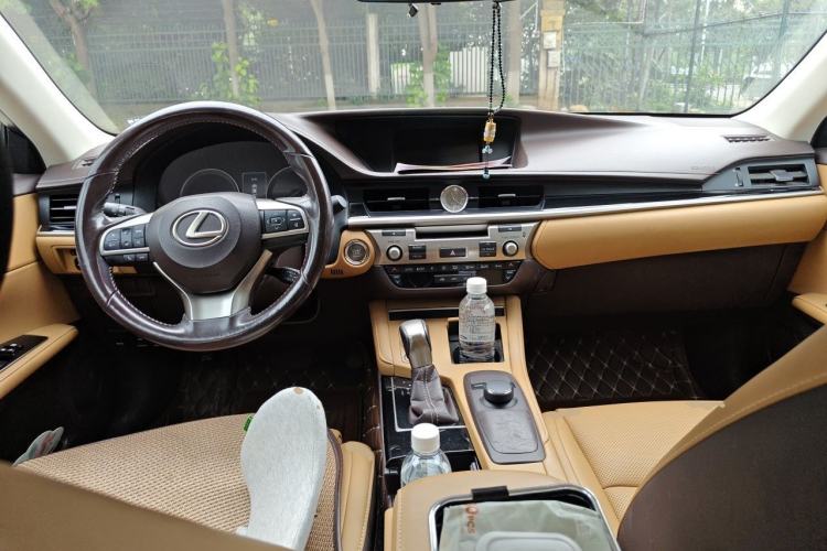 Used Lexus ES 2015 200 Elite Edition Center Console