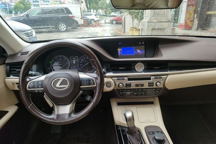 Used Lexus ES 2015 200 Elite Edition Center Console