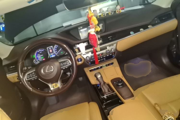 Used Lexus ES 2015 300h Luxury Edition Center Console
