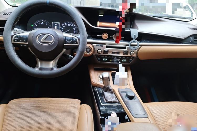 Used Lexus ES 2015 200 Elite Edition Center Console