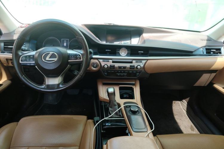 Used Lexus ES 2015 200 Elite Edition Center Console