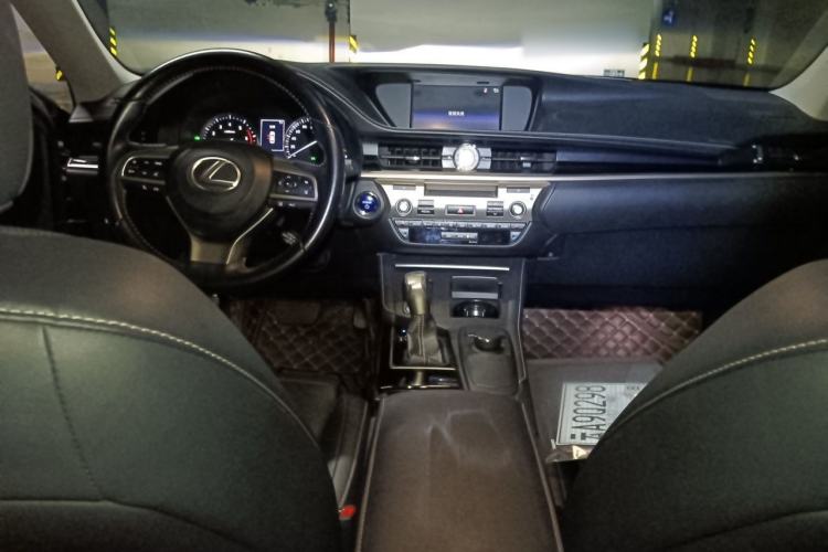 Used Lexus ES 2015 300h Comfort Edition Center Console