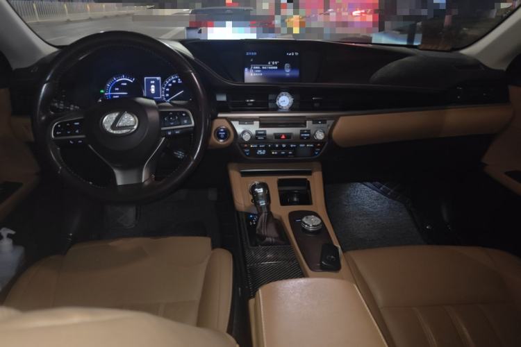 Used Lexus ES 2015 300h Comfort Edition Center Console