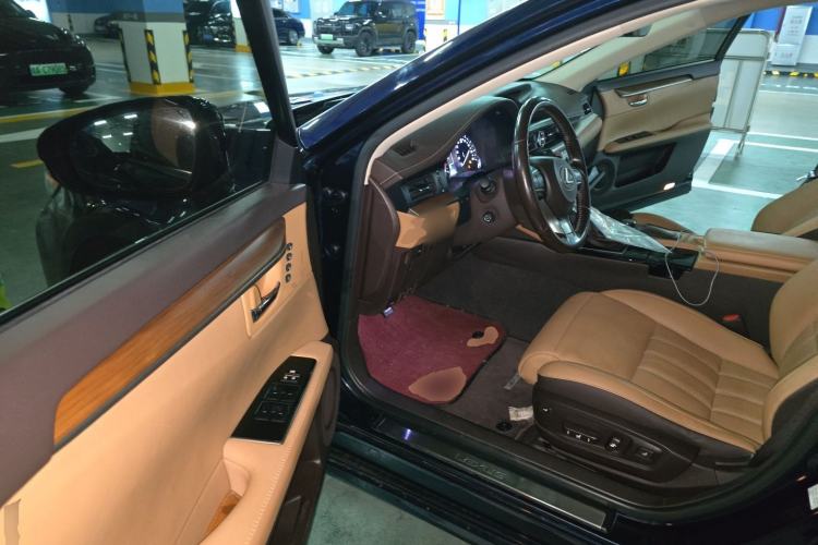 Used Lexus ES 2015 250 Elegant Edition Driver Seat