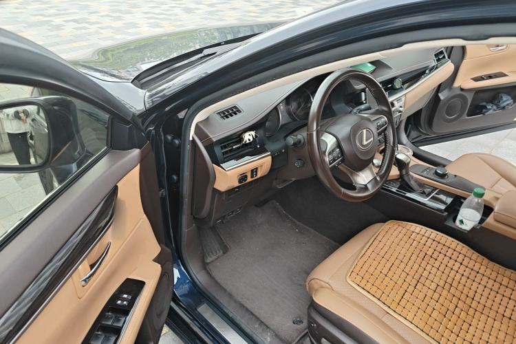 Used Lexus ES 2015 250 Elegant Edition Driver Seat