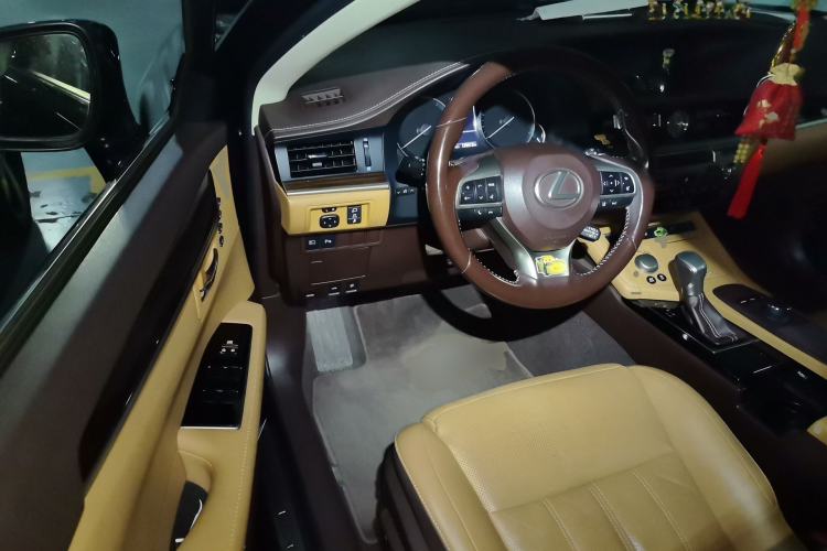 Used Lexus ES 2015 300h Luxury Edition Driver Seat