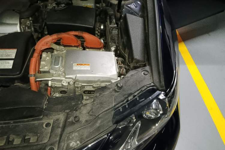 Used Lexus ES 2015 300h Comfort Edition Engine Bay Left