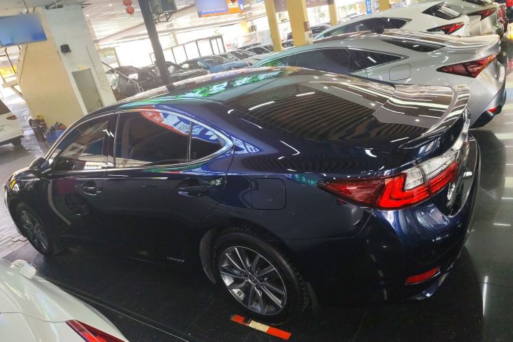 Used Lexus ES 2015 300h Comfort Edition Exterior 3