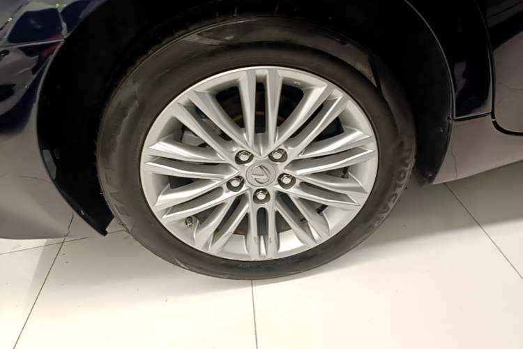 Used Lexus ES 2015 300h Comfort Edition Exterior 5