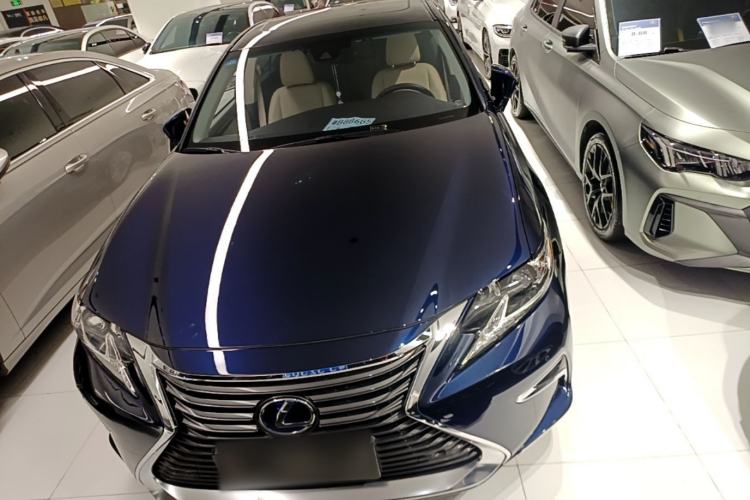Used Lexus ES 2015 300h Comfort Edition Front