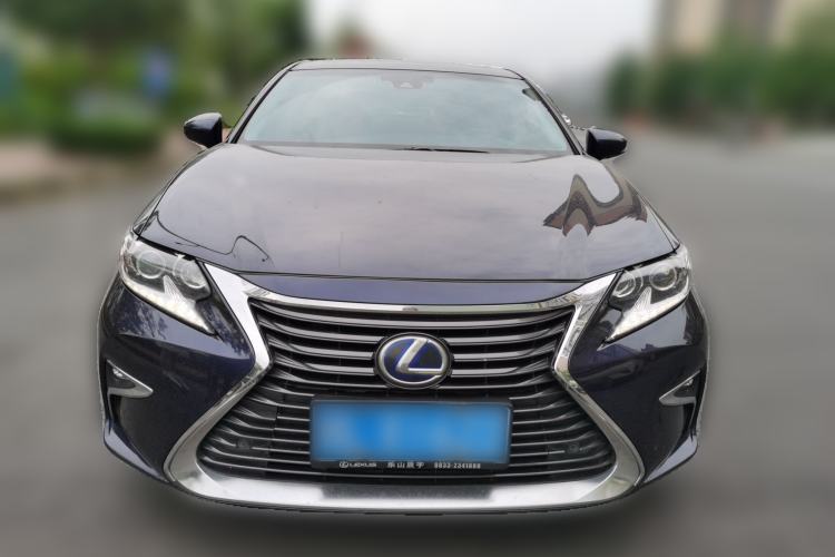 Used Lexus ES 2015 300h Luxury Edition Front