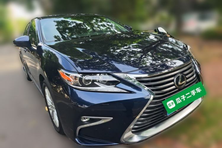 Used Lexus ES 2015 200 Comfort Edition Front Right 45 Deg