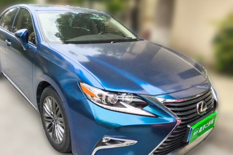 Used Lexus ES 2015 200 Elite Edition Front Right 45 Deg
