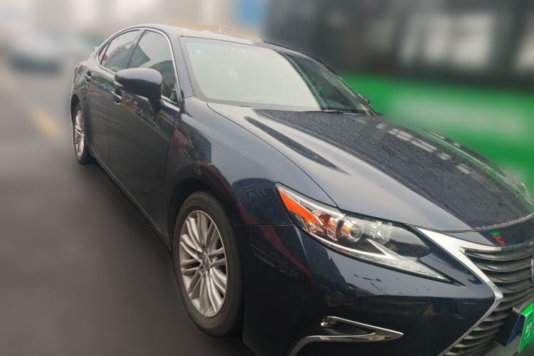Used Lexus ES 2015 200 Elite Edition Front Right 45 Deg