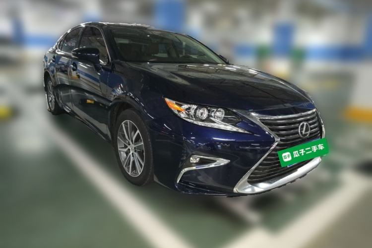 Used Lexus ES 2015 250 Elegant Edition Front Right 45 Deg