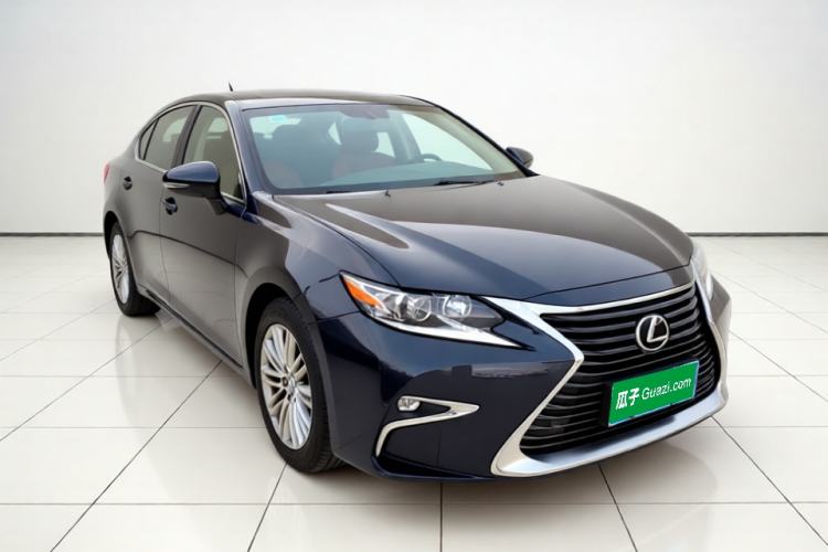 Used Lexus ES 2015 200 Elite Edition Front Right 45 Deg