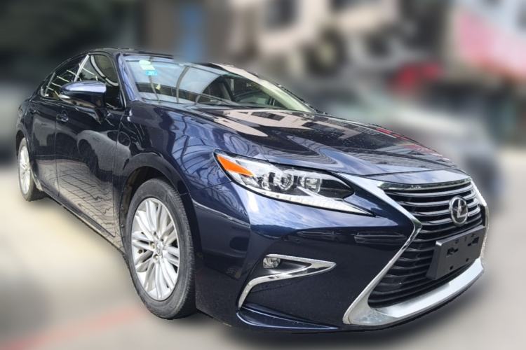 Used Lexus ES 2015 200 Elite Edition Front Right 45 Deg