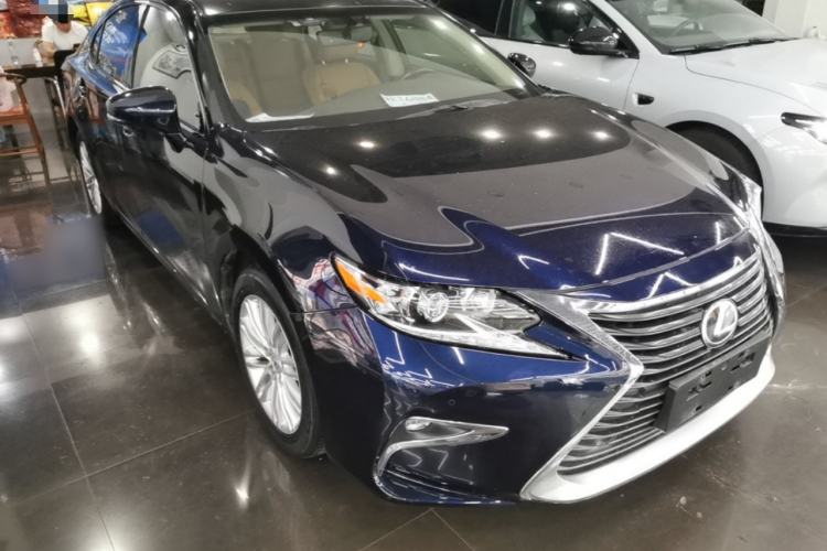 Used Lexus ES 2015 200 Elite Edition Front Right 45 Deg