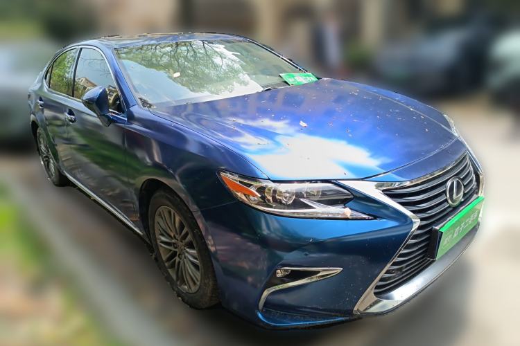 Used Lexus ES 2015 200 Elite Edition Front Right 45 Deg