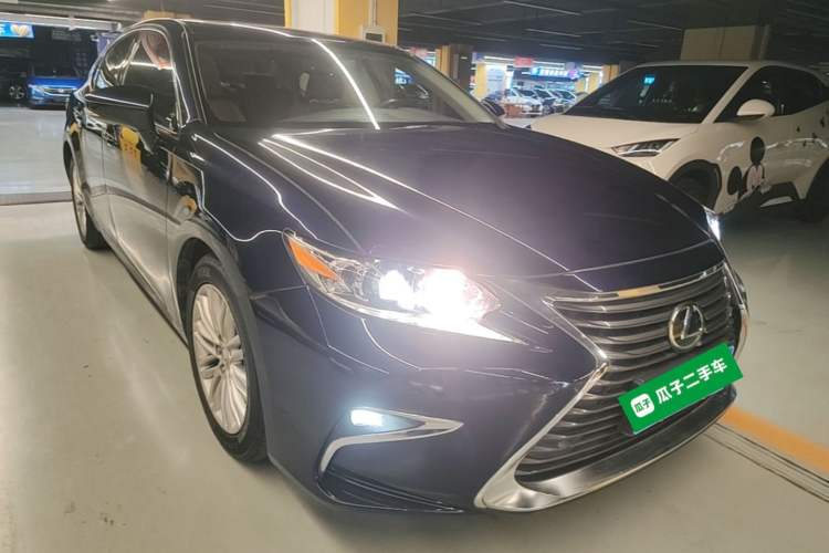 Used Lexus ES 2015 200 Elite Edition Front Right 45 Deg