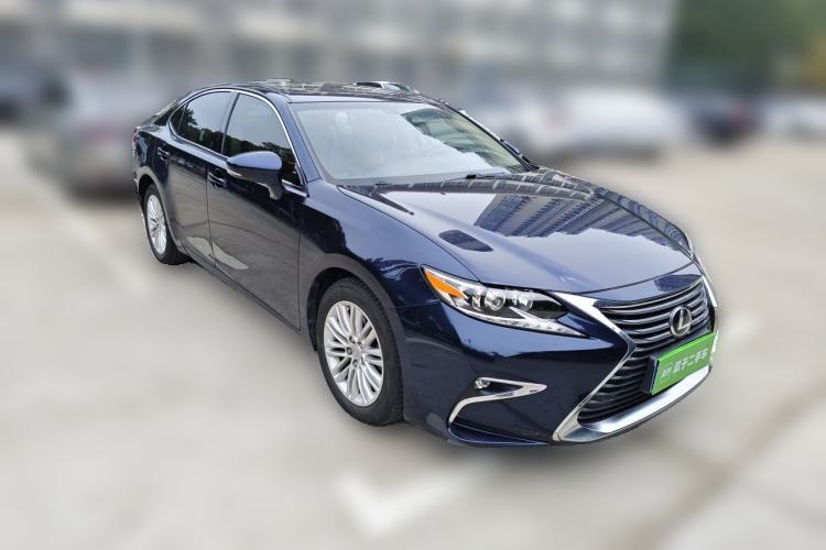 Used Lexus ES 2015 200 Elite Edition Front Right 45 Deg