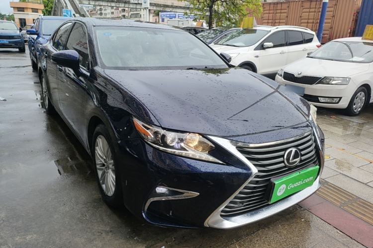 Used Lexus ES 2015 200 Elite Edition Front Right 45 Deg