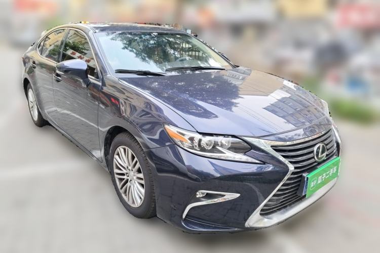 Used Lexus ES 2015 200 Elite Edition Front Right 45 Deg