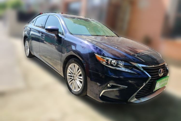 Used Lexus ES 2015 200 Elite Edition Front Right 45 Deg