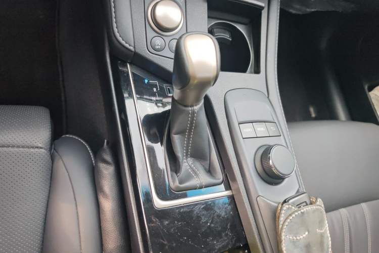 Used Lexus ES 2015 200 Comfort Edition Gear Lever