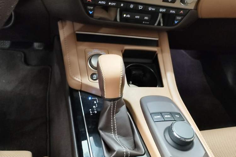 Used Lexus ES 2015 200 Elite Edition Gear Lever