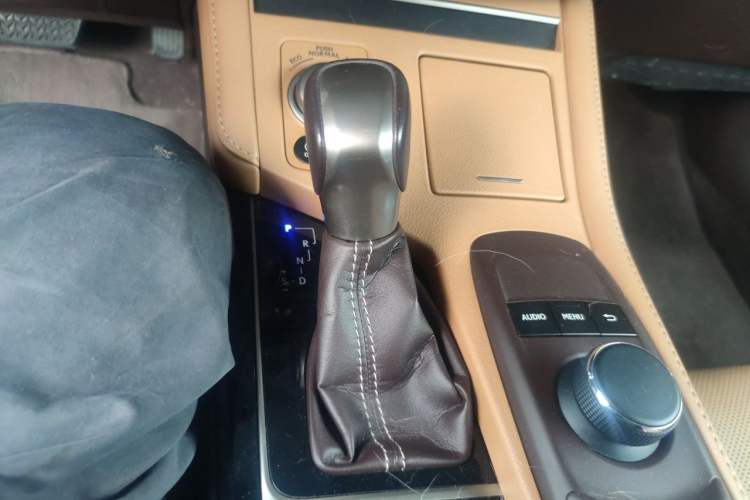 Used Lexus ES 2015 200 Elite Edition Gear Lever