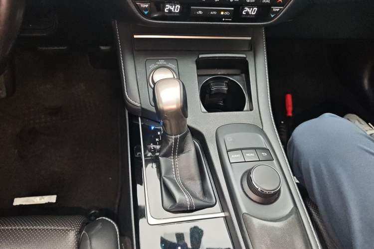 Used Lexus ES 2015 200 Elite Edition Gear Lever