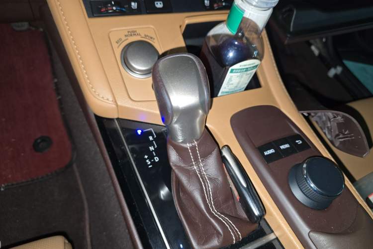 Used Lexus ES 2015 250 Elegant Edition Gear Lever