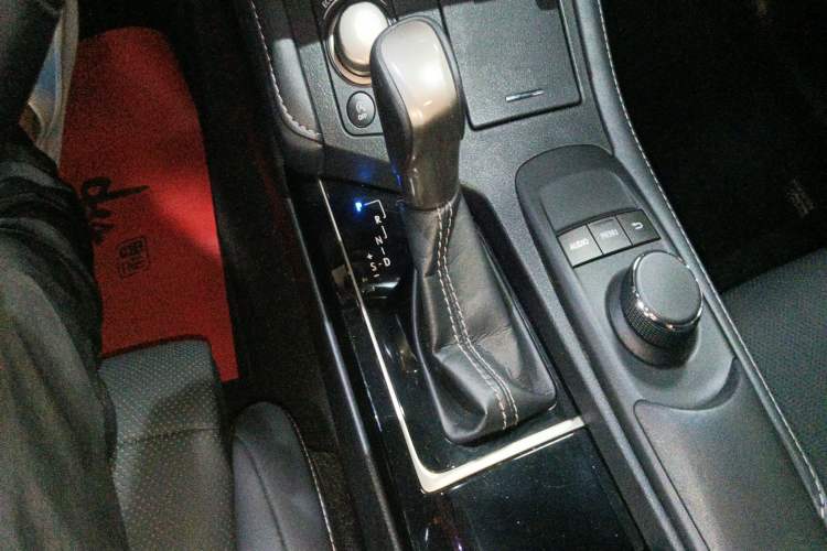 Used Lexus ES 2015 200 Elite Edition Gear Lever