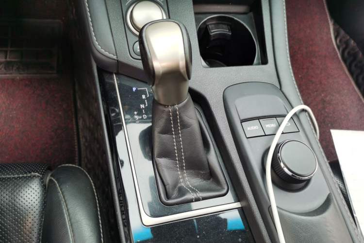 Used Lexus ES 2015 300h Luxury Edition Gear Lever