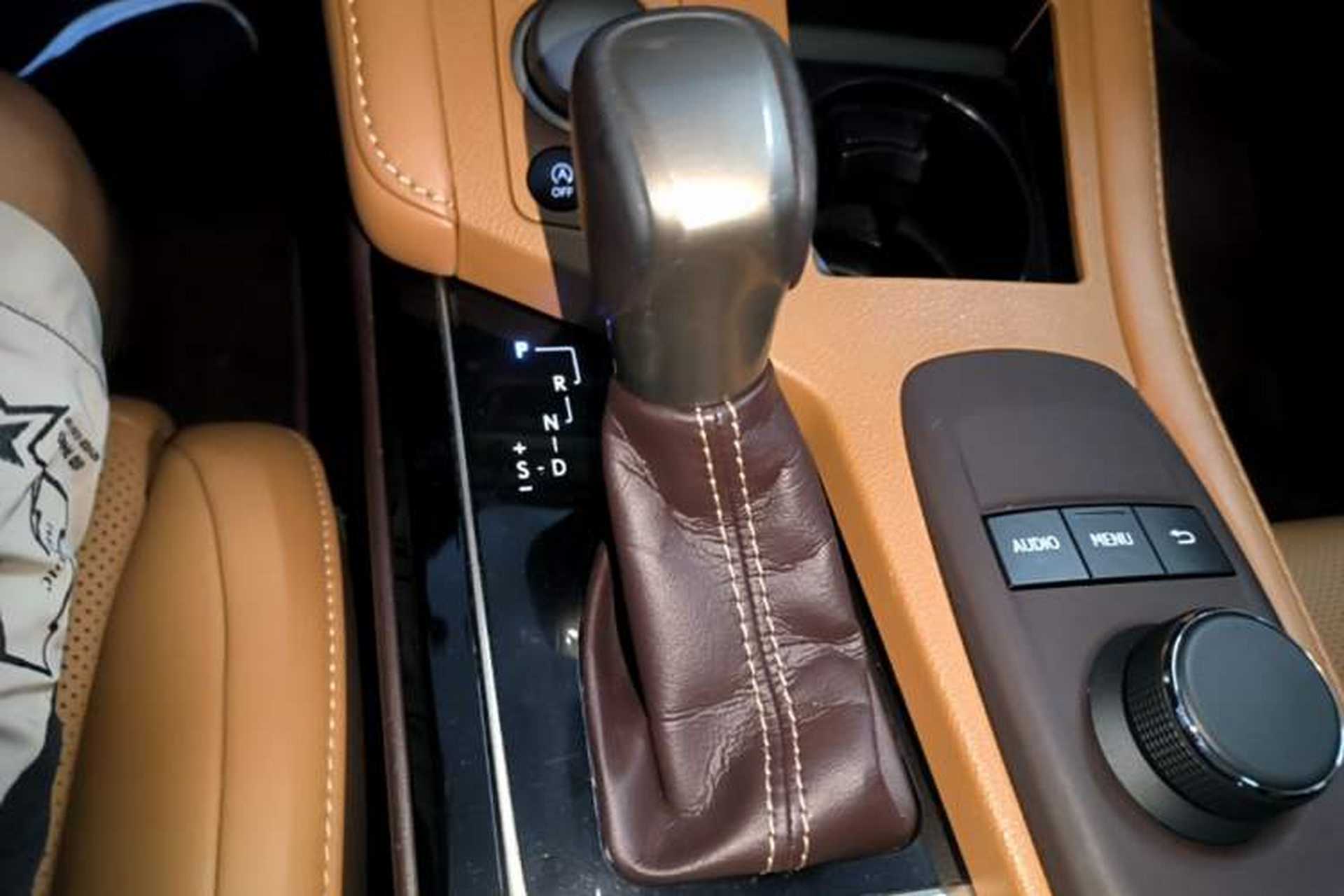 Used Lexus ES 2015 200 Elite Edition Gear Lever
