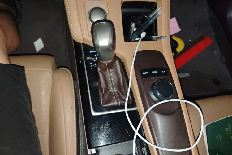 Used Lexus ES 2015 200 Elite Edition Gear Lever