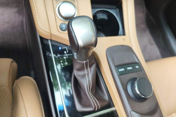 Used Lexus ES 2015 200 Elite Edition Gear Lever