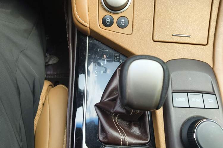 Used Lexus ES 2015 200 Elite Edition Gear Lever