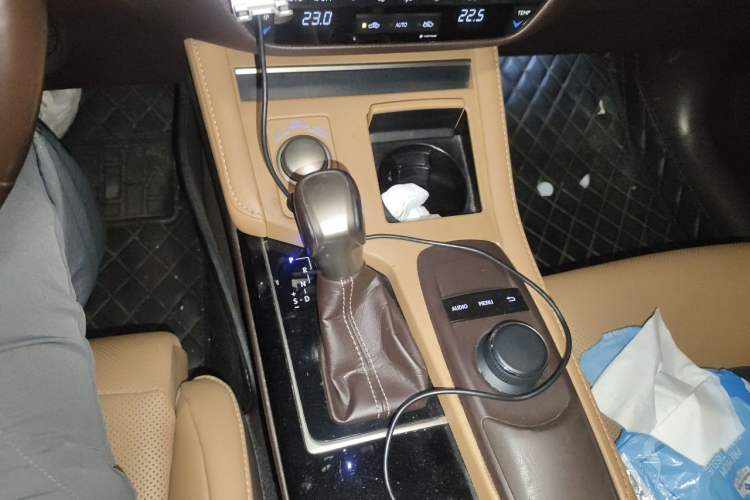 Used Lexus ES 2015 200 Elite Edition Gear Lever