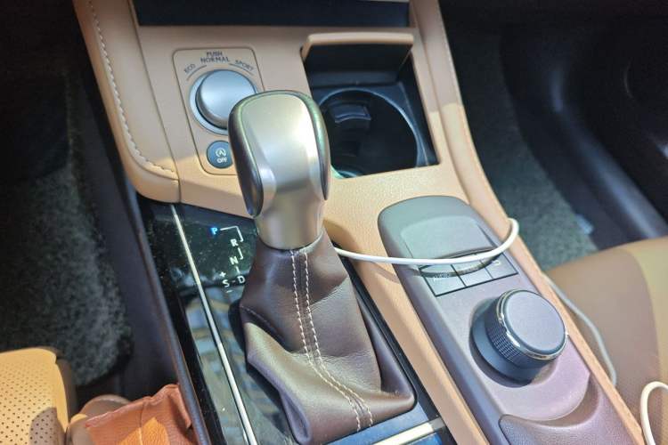 Used Lexus ES 2015 200 Elite Edition Gear Lever