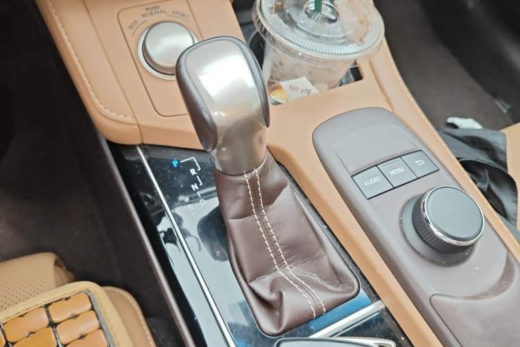 Used Lexus ES 2015 250 Elegant Edition Gear Lever