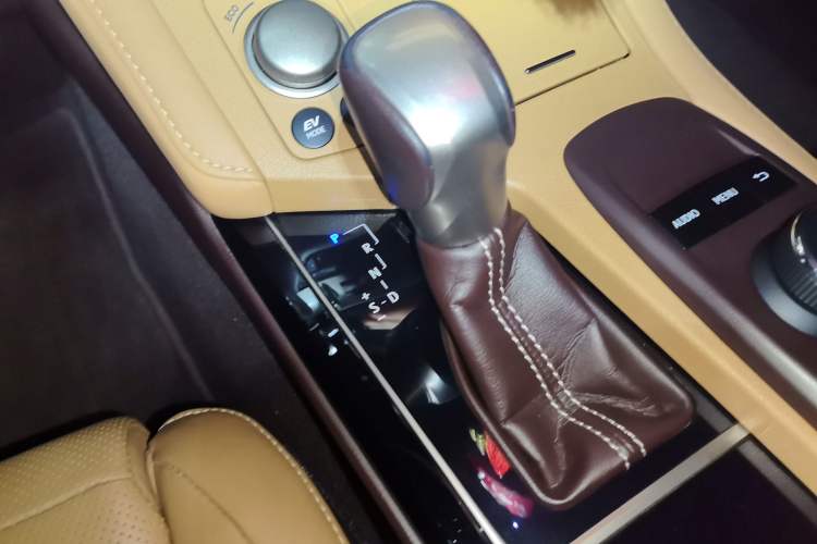 Used Lexus ES 2015 300h Luxury Edition Gear Lever