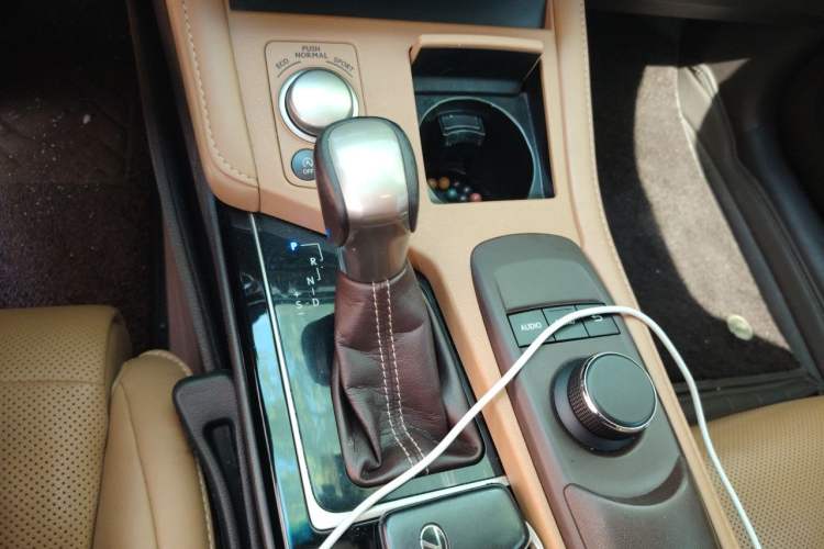 Used Lexus ES 2015 200 Elite Edition Gear Lever