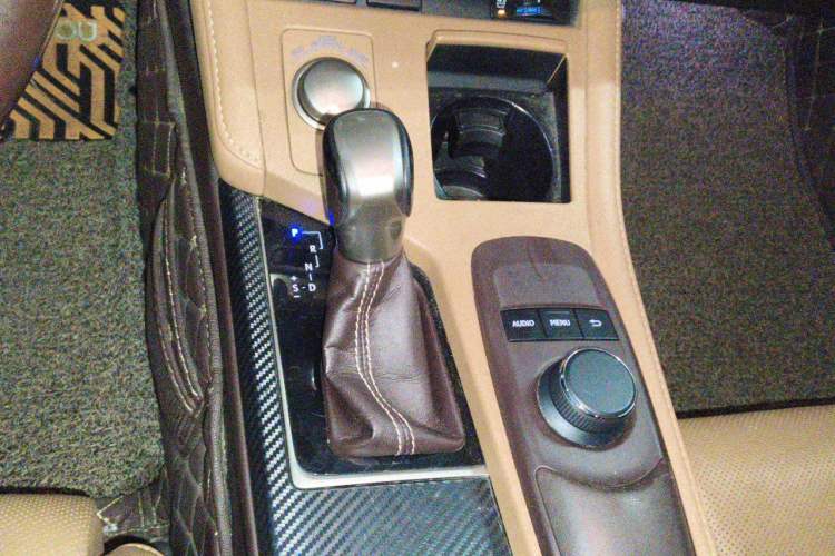 Used Lexus ES 2015 250 Elegant Edition Gear Lever