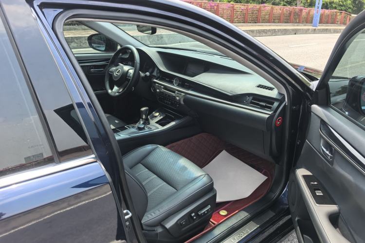 Used Lexus ES 2015 200 Elite Edition Interior 10