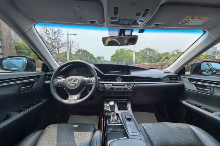 Used Lexus ES 2015 200 Elite Edition Interior 2