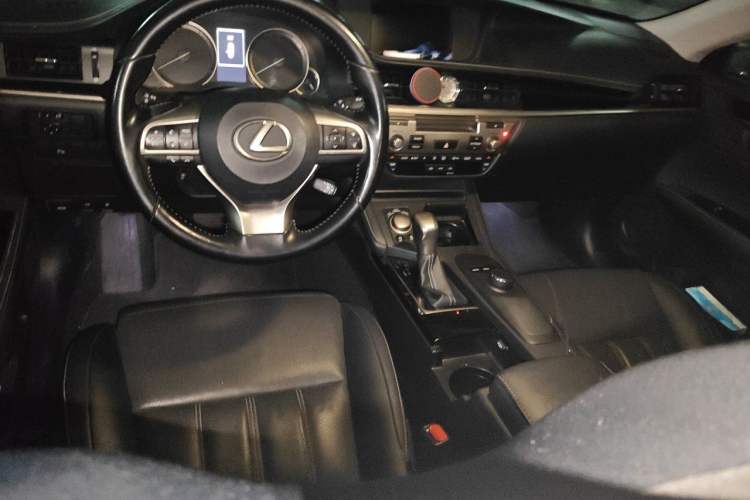 Used Lexus ES 2015 200 Elite Edition Interior 2